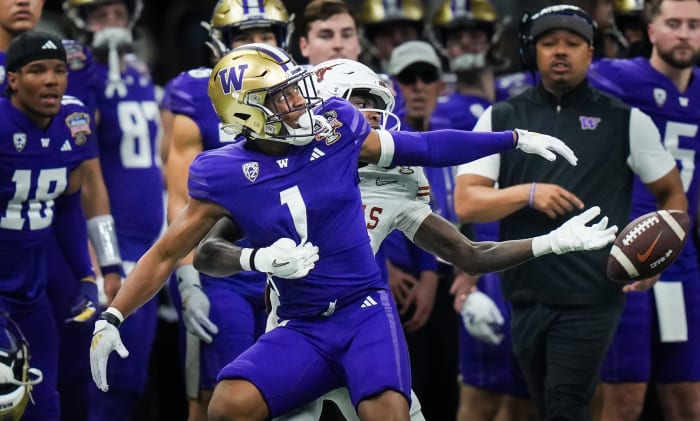 Washington Huskies cornerback Jabbar Muhammad in coverage against Texas Longhorns wide receiver Xavier Worthy.